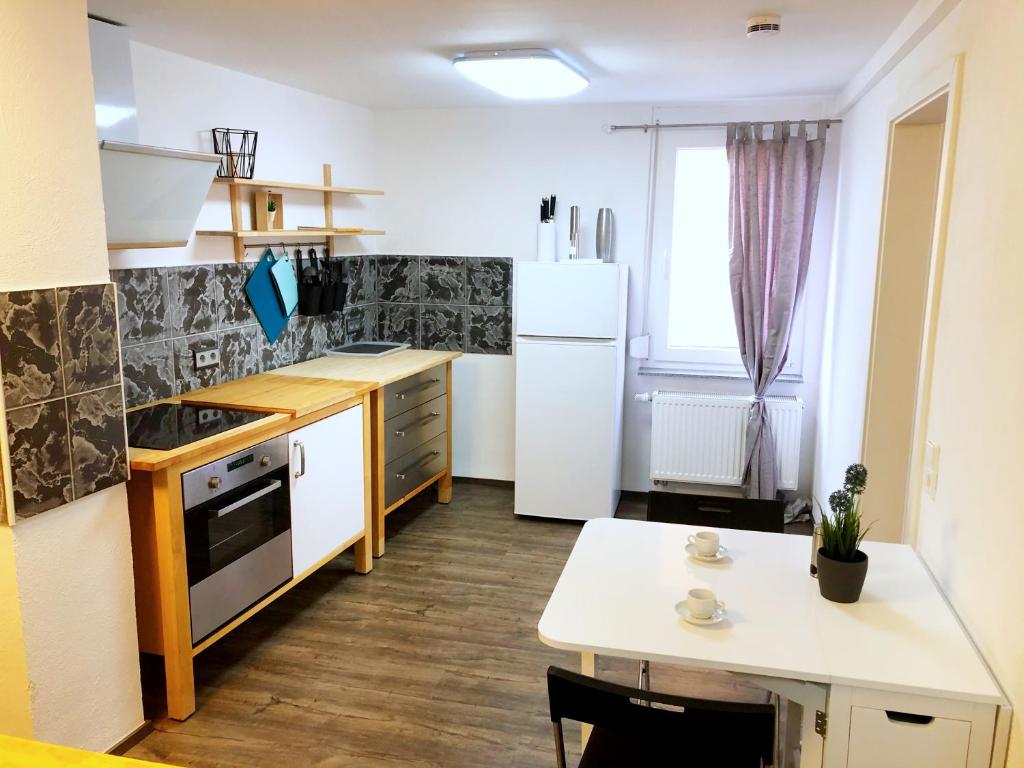Apartment mit Küche in Lisas Gästehaus Neckartenzlingen